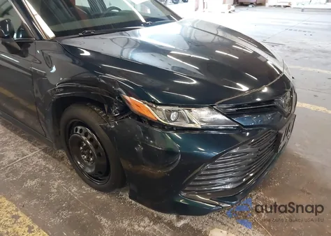 2018 Toyota Camry L из США, поврежденный, VIN 4T1B11HK4JU559753